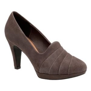 Clarks | Taupe Narine Flora Suede Pump 8.5